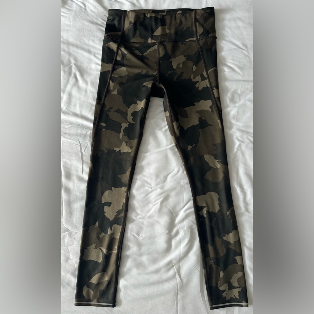 Athleta Run Free 7/8 Tight High Rise Camo Legging Tights Leggings Size XS